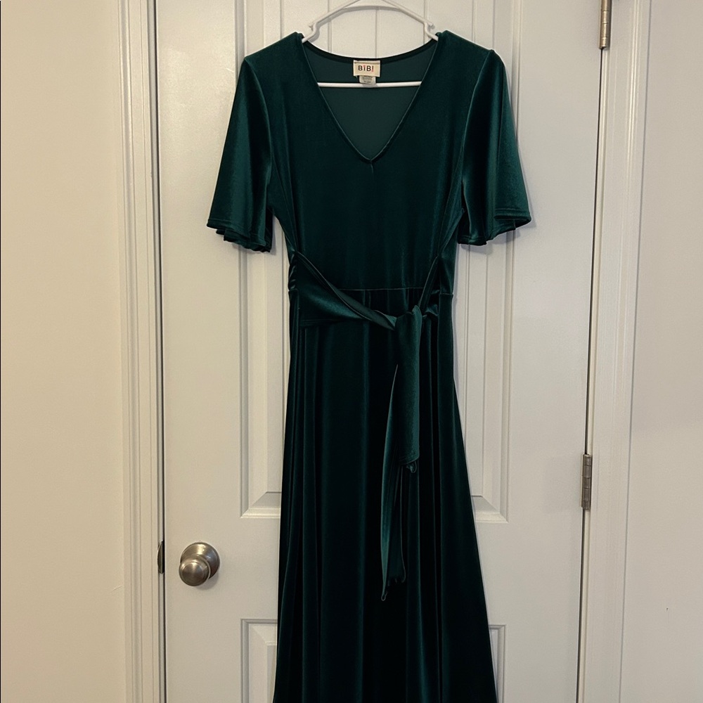 BIBI v-neck velvet midi dress in dark green